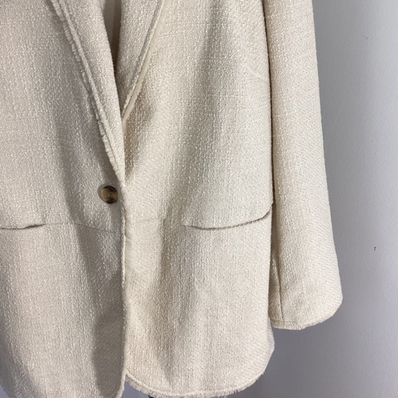 - NWT FUTURE COLLECTIVE PLUS 2XL CREAM BOUCLE BLAZER FRAYED EDGES ONE BUTT… - Picture 7 of 12